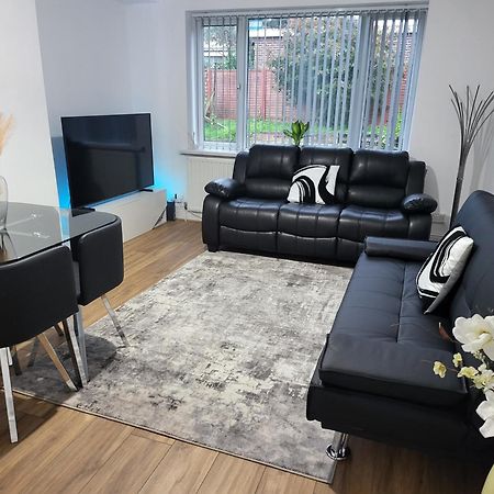 Spacious & Cosy Holiday Home In Mánchester Exterior foto